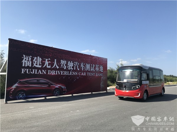 金旅XML6606JEV60C無人駕駛公交車（純電動(dòng)10-13座）