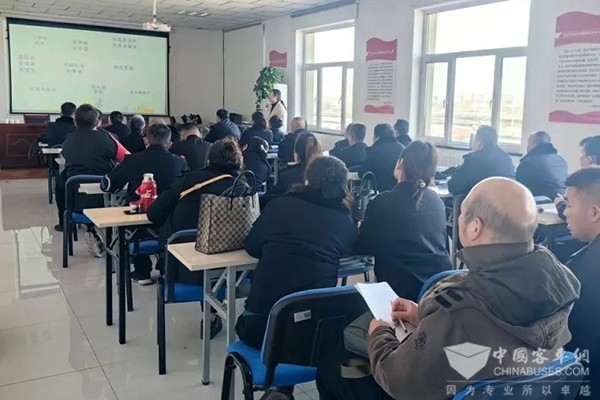公交駕駛員 公交運營安全 防御型