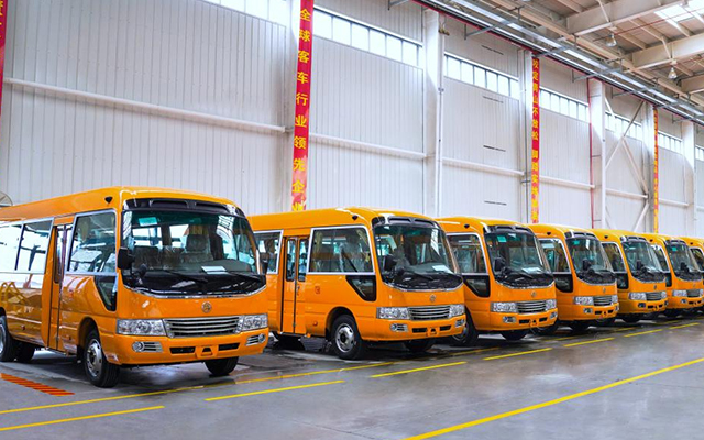 二手校車(chē)成“神助攻” 金旅100輛考斯特校車(chē)進(jìn)軍阿曼