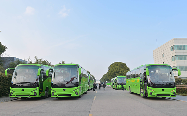 12輛蘇州金龍新V系客車(chē)交付陜西宇諾 助力西北旅游客運(yùn)升級(jí)