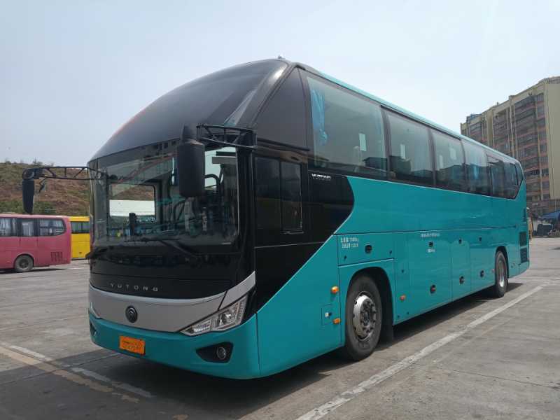 2024年上牌兩臺(tái)準(zhǔn)新國(guó)六37座2+1宇通大商務(wù)保姆車