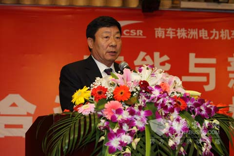 曙光汽車集團(tuán)董事長(zhǎng)李進(jìn)巔致辭