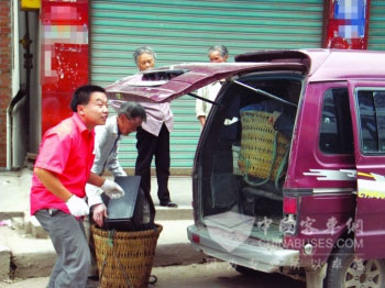 農(nóng)村客運(yùn)班車超載和人貨混載現(xiàn)象嚴(yán)重