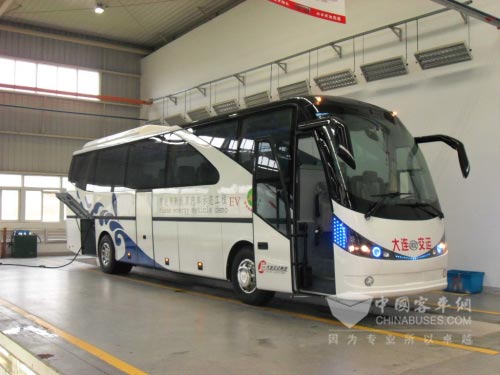 為達沃斯論壇提供服務(wù)的安凱客車
