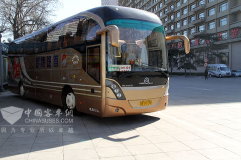 張春生駕駛的金旅客車