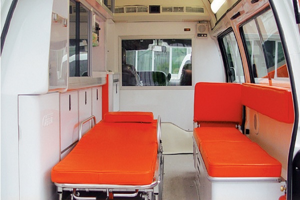 金旅XML5036XJH15救護(hù)車（汽油國五5-7座）