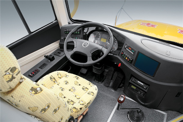 金旅XML6901J15XXC小學(xué)生專用校車（柴油國(guó)五24-47座）