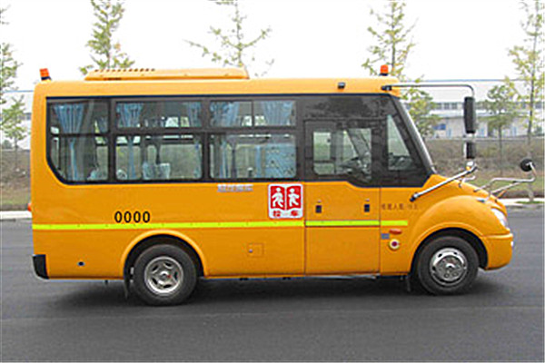 東風(fēng)超龍EQ6550STV1小學(xué)生專(zhuān)用校車(chē)（柴油國(guó)五10-19座）