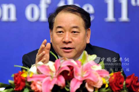 全國(guó)人大代表、中國(guó)重型汽車集團(tuán)公司董事長(zhǎng)馬純濟(jì)